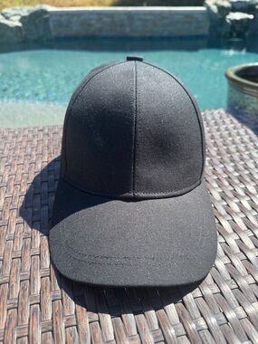 Vince. Women’s Black Structured Baseball Cap